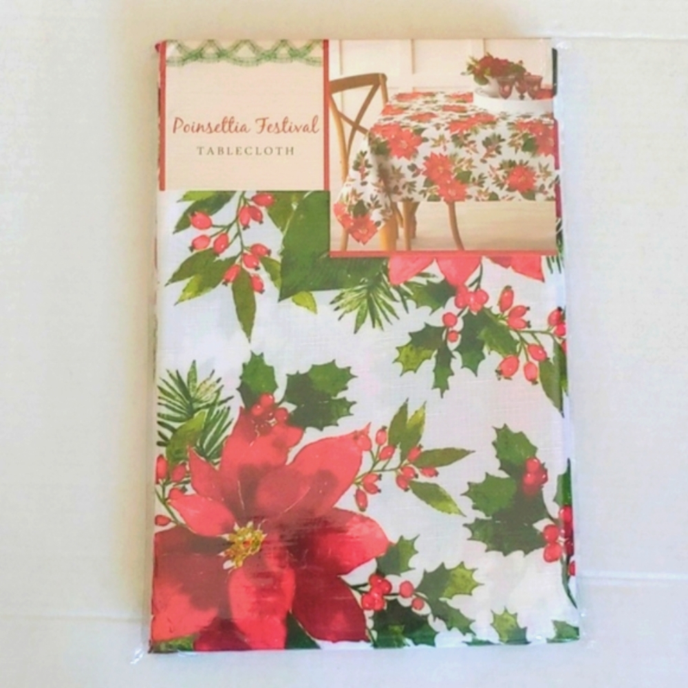 NEW! Poinsettia Holiday Tablecloth Size 60x120.  Holiday Christmas Dining